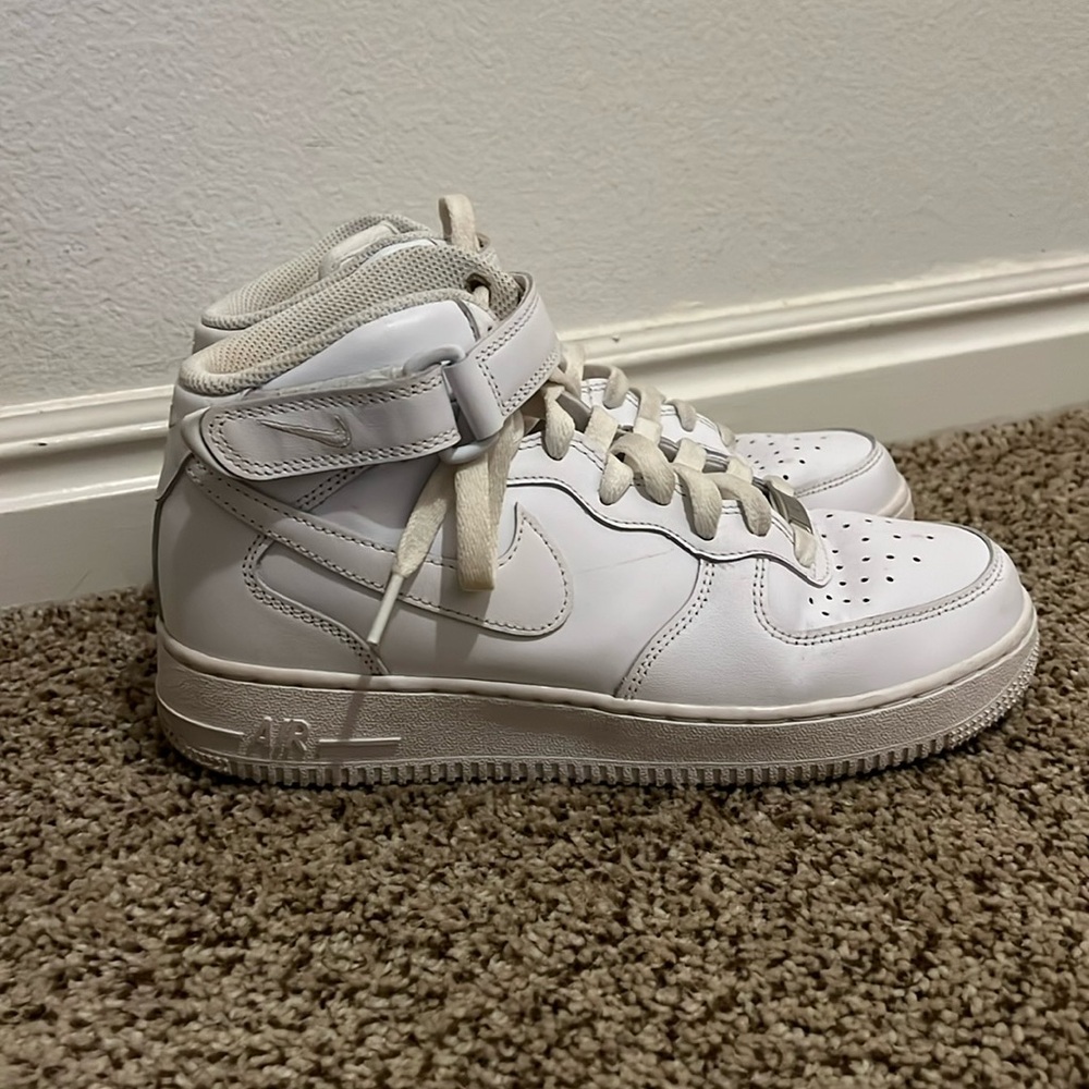 Women’s US 8.5 Nike Air Force 1 Mid